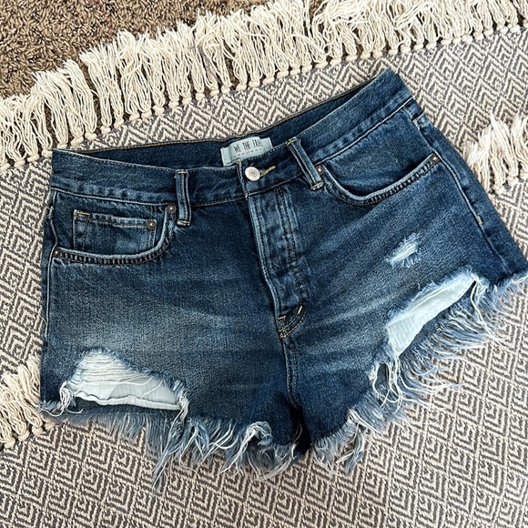 We The Free High Waisted Distressed Jean Shorts Size 27 - Picture 15 of 15